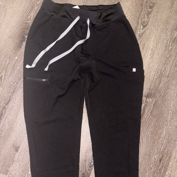 FIGs - Picture 1 of 4